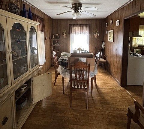4th image of 751 Leonard Rd