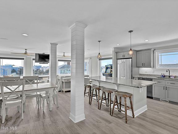 5th image of 106 Charlotte Avenue