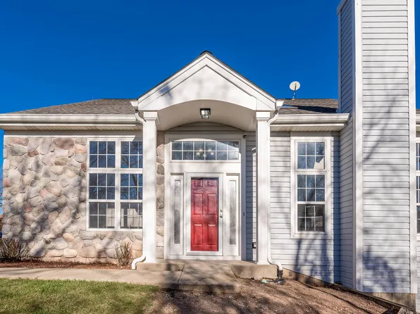 261 Rainier Way #6, Fox Lake, IL 60020