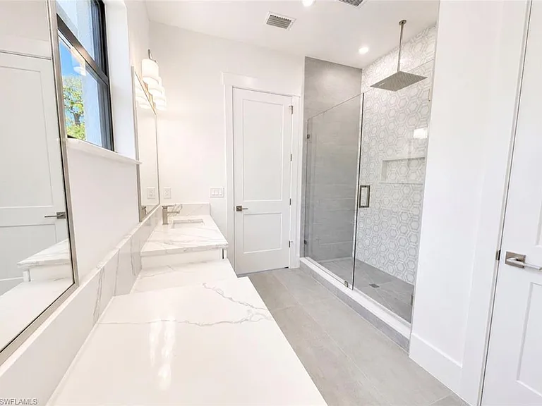 2727 Van Buren Ave — Photo 8