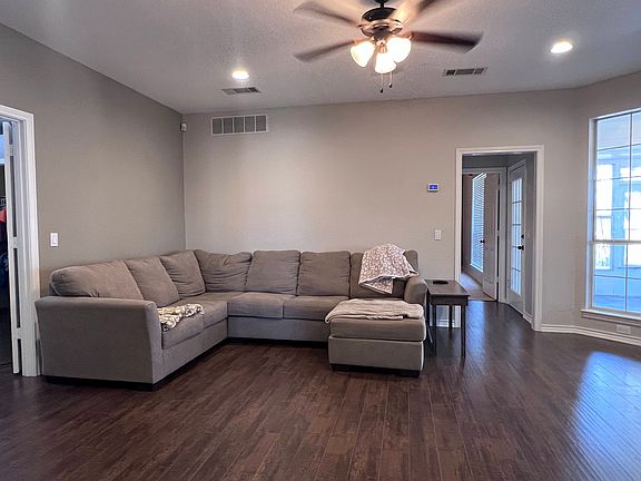 4th image of 1111 Hughes Ct