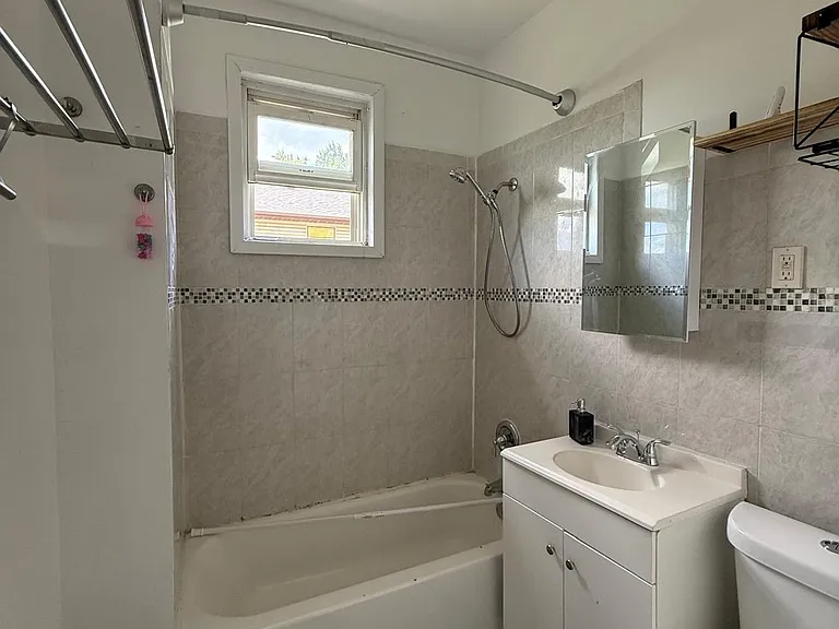 625 E Curtis St — Photo 6