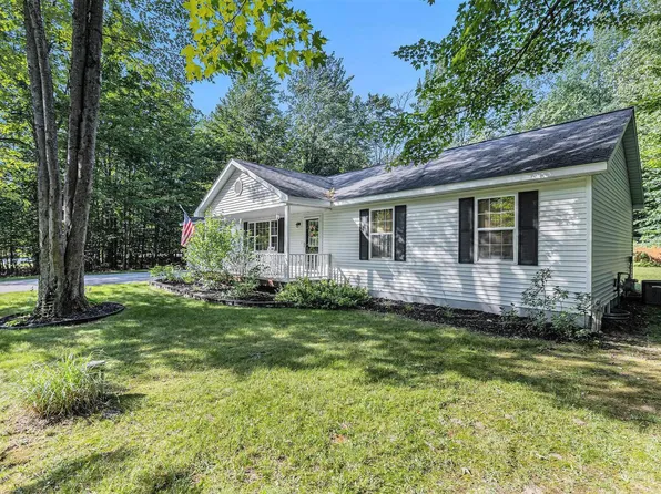 8250 Bent Pine Dr, Lake Ann, MI 49650