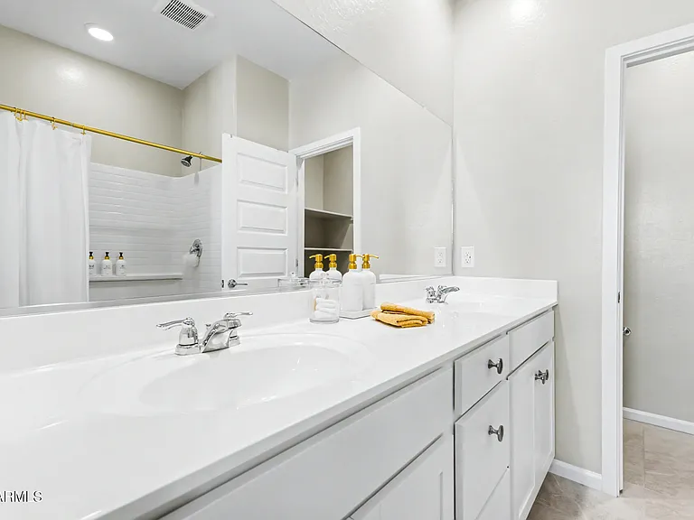 15634 W Winslow Ave — Photo 22