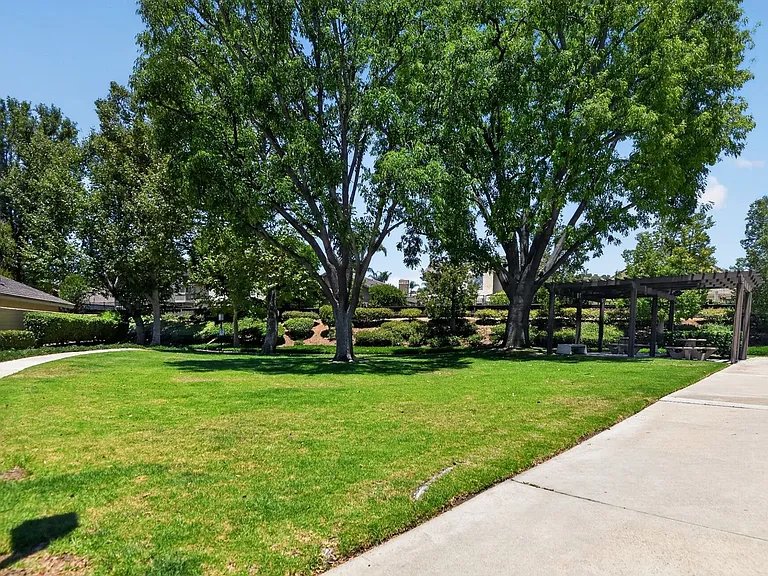 2173 Arbor Cir — Photo 48