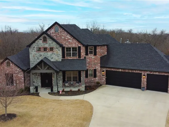 200 Cascade Cir, Cave Springs, AR 72718