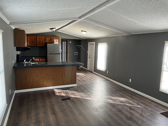 4th image of 760 W Elm Ave #241