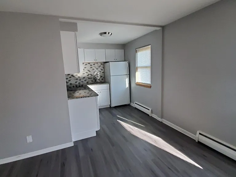 50 N McAree Rd #4 — Photo 4