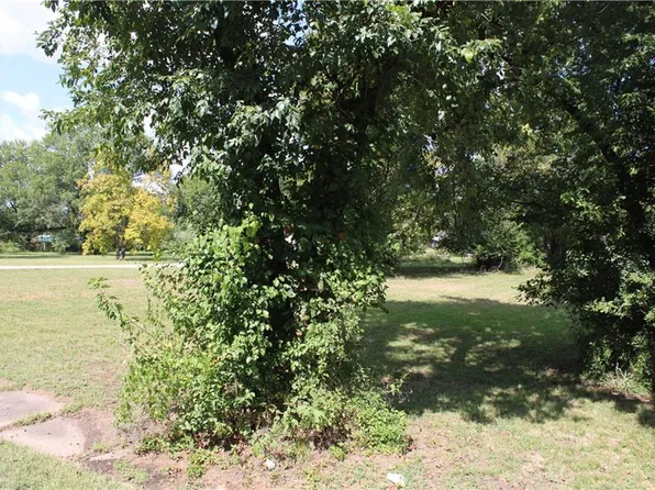 S Highland St, Mulberry, KS 66756