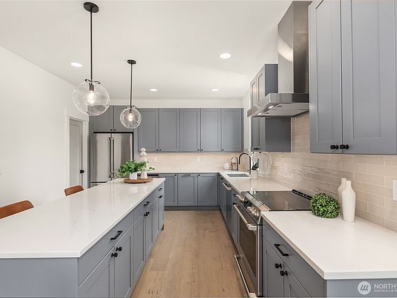 4th image of 6735 11th Avenue NW