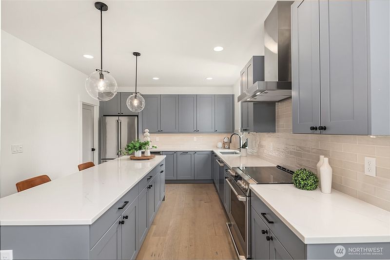 4th image of 6735 11th Avenue NW