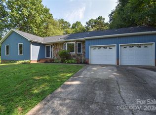 121 Rustic Way Ln, Mooresville, NC 28117