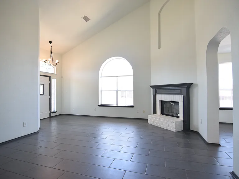 4903 Golden Gate Dr — Photo 10