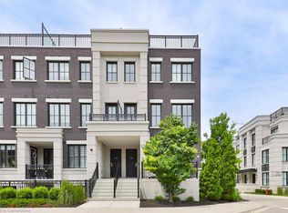 657 Cricklewood Dr #519, Mississauga, ON L5G0B8