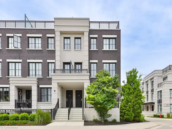 657 Cricklewood Dr #519, Mississauga, ON L5G 0B8