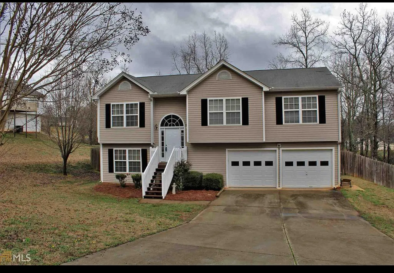 4 bed, 1888 sqft, $2,400 — Photo 1