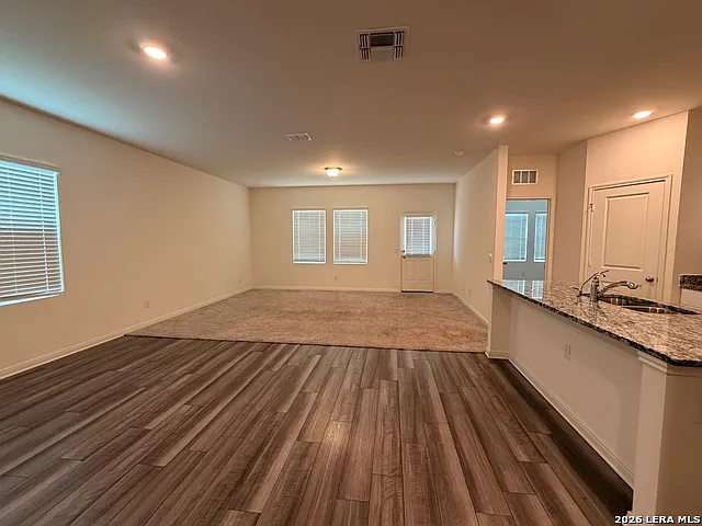 4 bed, 3.0 bath, 1918 sqft, $1,950 — Photo 2
