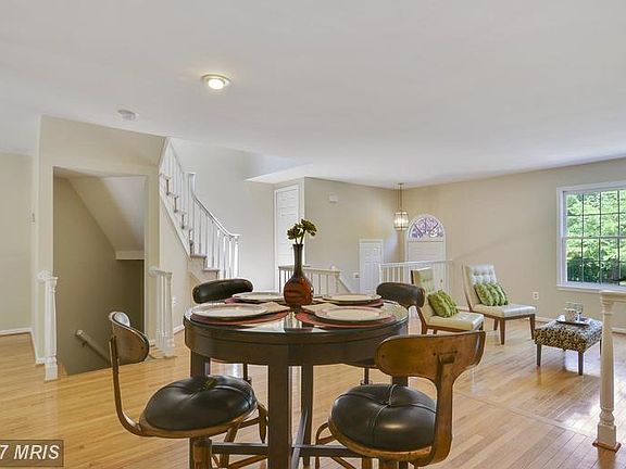 3rd image of 4666 Luxberry Dr