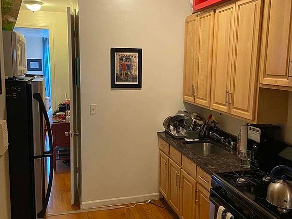3rd image of 311 Jefferson St #3LL