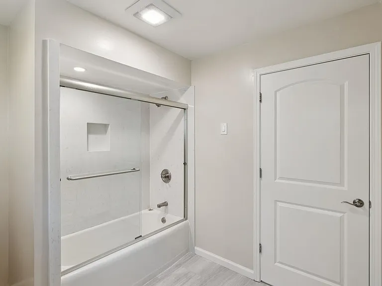Luxury Apartment Available in gated Community downtown Palo Alto! — Photo 17