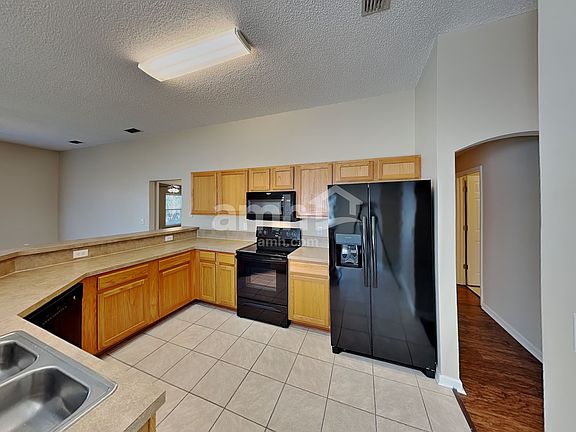 3rd image of 952 Oak Arbor Cir