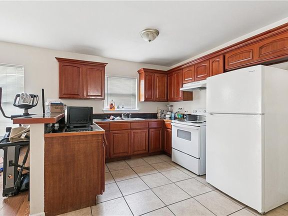 3rd image of 2429 Piety St