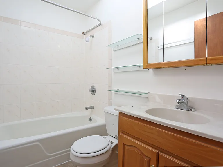 226 10th Ave #6 — Photo 17