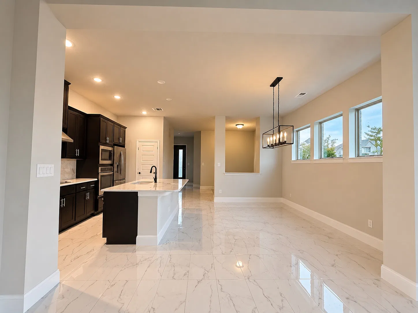 4 bed, 2279 sqft, $3,100 — Photo 3