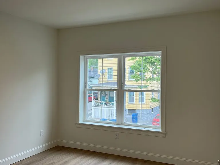 386 Saint John St — Photo 13