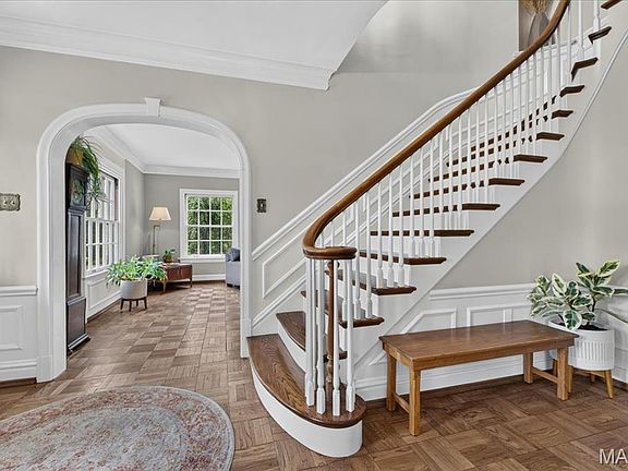 5th image of 465 Sherwood Dr