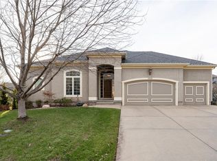 16232 Cambridge St, Stilwell, KS 66085