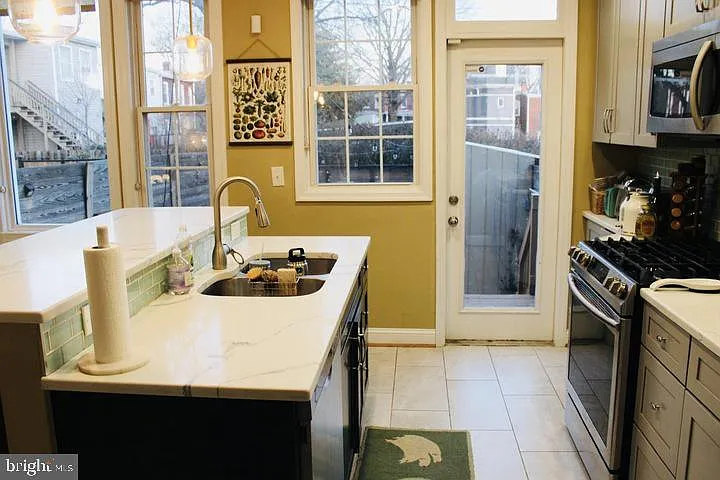 1011 8th St NE — Photo 15