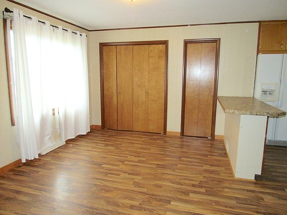 4th image of 210 N East St