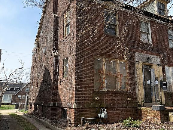 4th image of 931 Ashland St