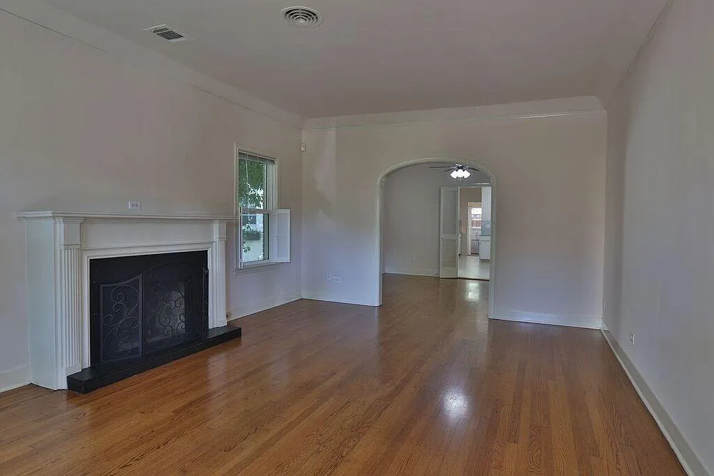 3 bed, 2.0 bath, 1736 sqft, $3,600 — Photo 3