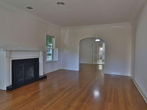 3rd image of 3124 Jarrard St