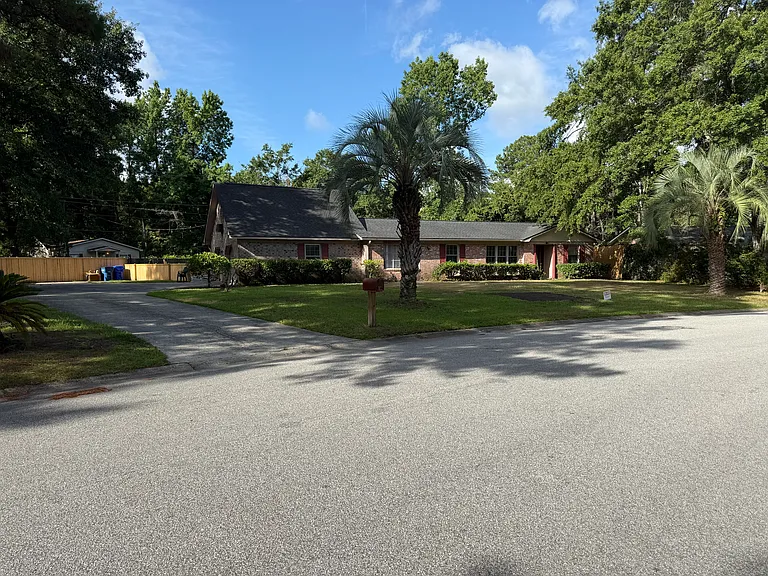 1925 Ivy Hall Rd — Photo 2