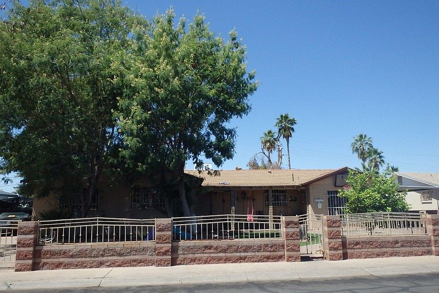 1st image of 2922 N 42nd Ave