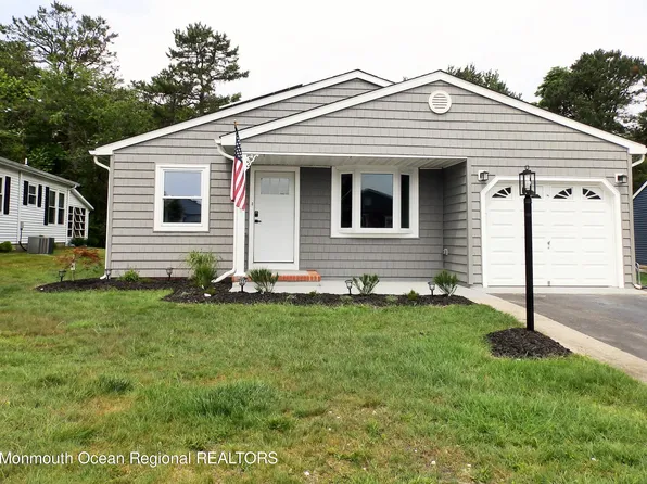 7 Kelowna Court, Toms River, NJ 08757