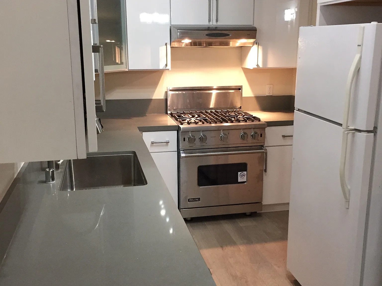 3 bed, 2.0 bath, 1350 sqft, $3,600 — Photo 4
