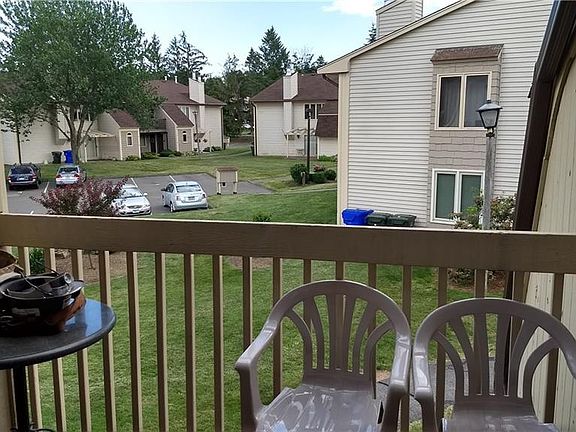 3rd image of 39 Little Oak Ln