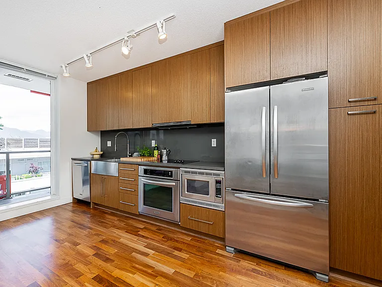 250 E 6th Ave #706 — Photo 2