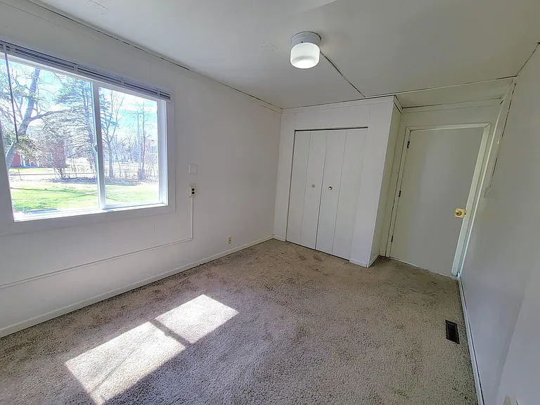 518 E Walnut St #1/2 — Photo 16