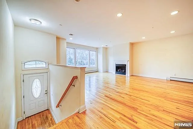 27 Harrington Ct #27 — Photo 4