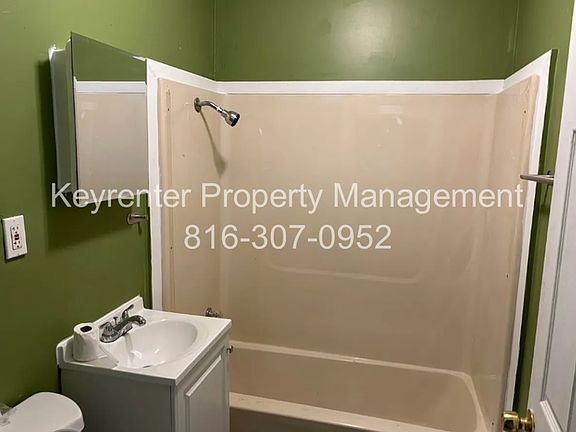 5th image of 5115 Woodland Ave