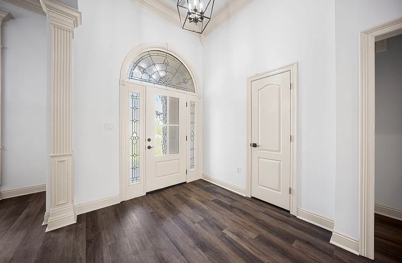 4 bed, 2393 sqft, $2,500 — Photo 4