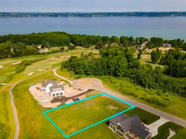 7794 Turnberry Cir, Williamsburg, MI 49690