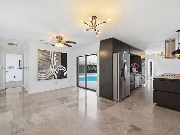 3rd image of 1415 W Camino Real