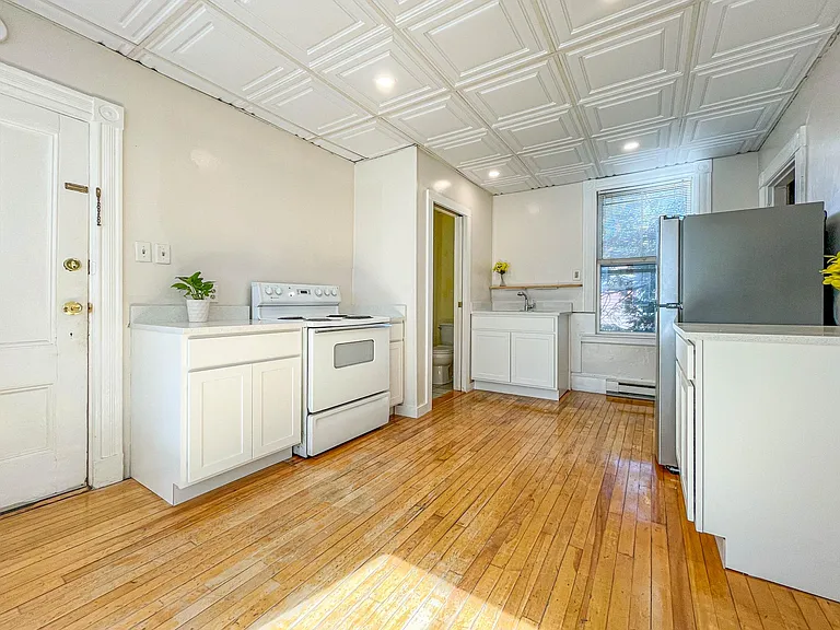 329 Preble St #2 — Photo 10