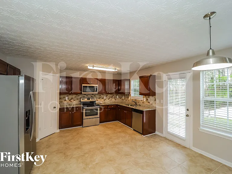 5719 Graywind Trl — Photo 5